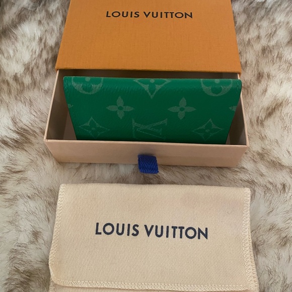 Louis Vuitton Emerald Monogram Wallet - Picture 1 of 5